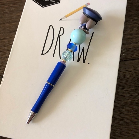 Disney Doorables: Zootopia: Judy Hopps as kid handmade beaded pen - Picture 3 of 3